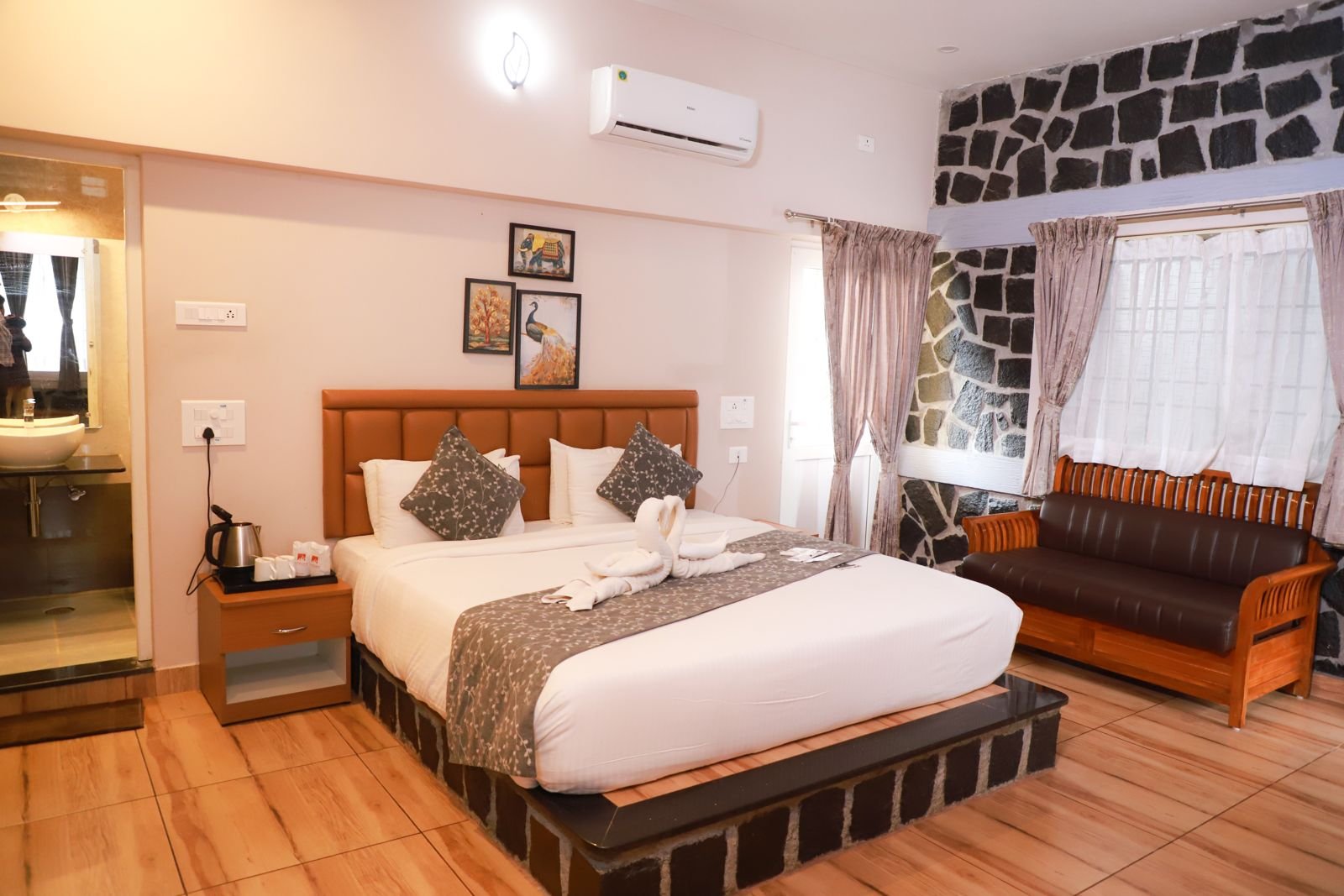 WhatsApp Image 2025-11-17 at 6.00.16 PM (1)